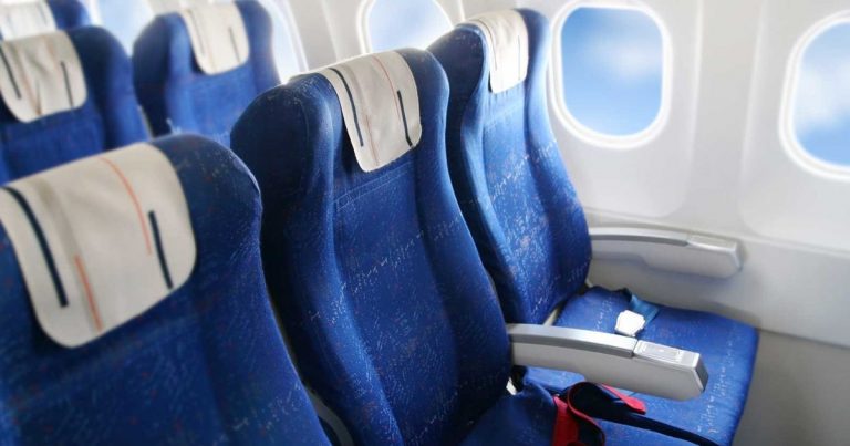Trombózishoz vezethet, ha a repülőn az ablak mellé ül