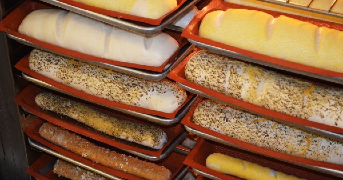 A teljes kiőrlésű vagy a fehér kenyér az egészségesebb?