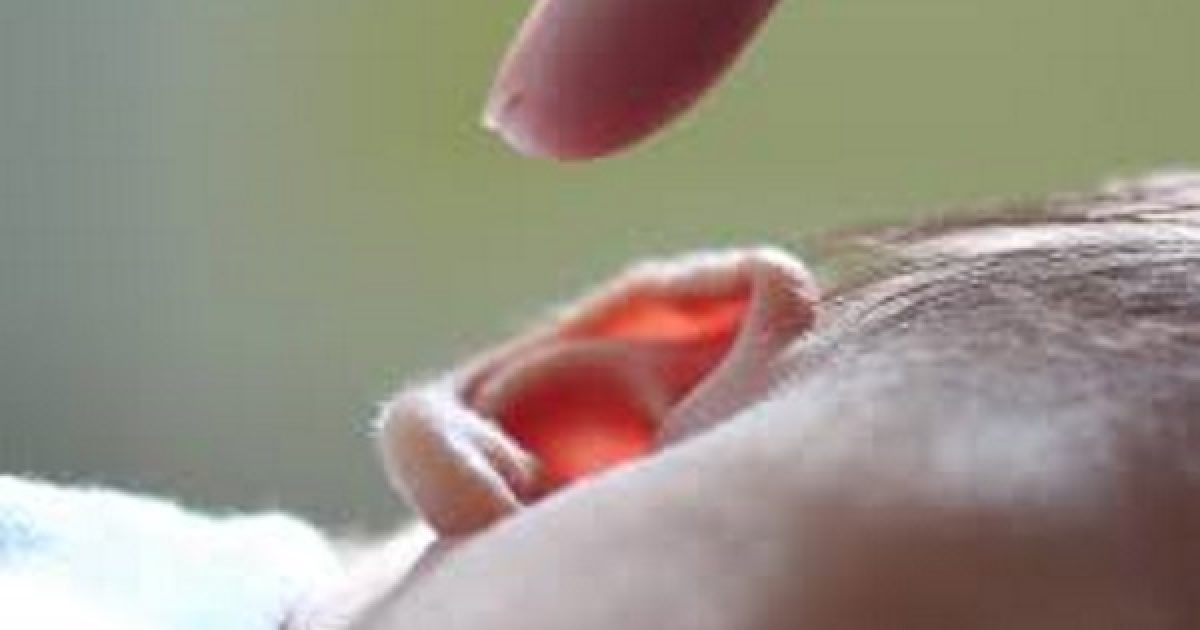 Hogyan tisztítsuk helyesen a kisgyermek fülét?