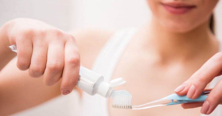 Fluorid tartalmú fogkrémet használ? Ne egye meg!