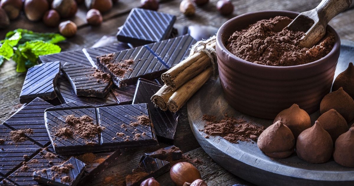 A fekete csokoládé védi az egészségünket